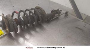 O182814 Gebruikte veerpoot rechts-voor Volvo XC90