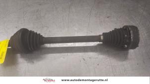 O182840 Gebruikte steekas links-voor Seat Leon