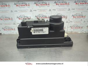 O182863 Gebruikte vacuumpomp elektrisch deurvergrendeling Mercedes CLK