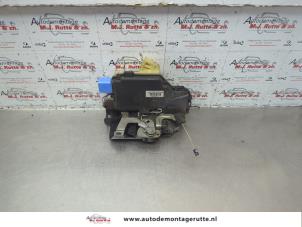 O182870 Gebruikte slotmechaniek portier 2deurs links Seat Ibiza