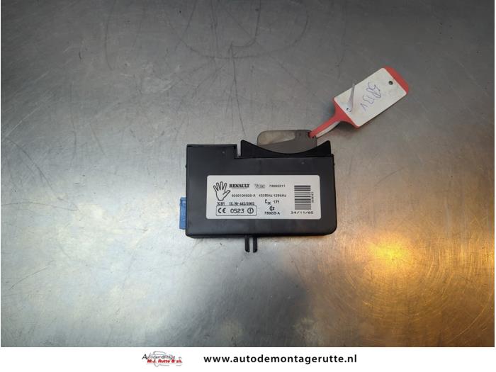 Gebruikte Kaartlezer (slot) Renault Espace O182877
