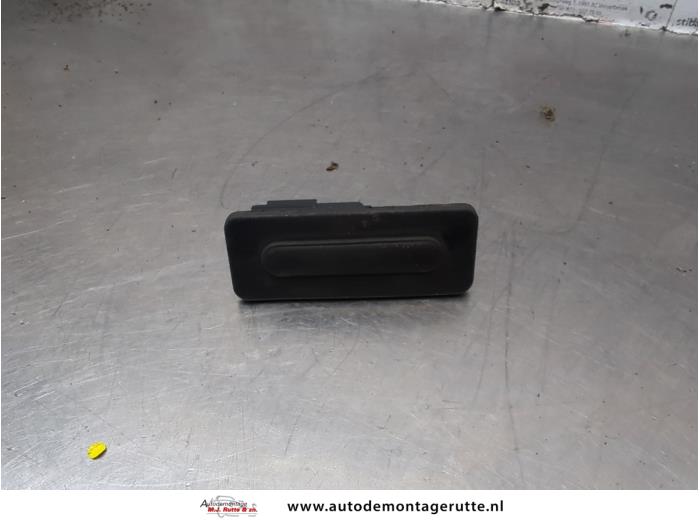 Gebruikte Schakelaar achterklep Peugeot 208 O182887