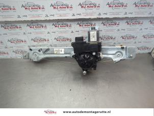 O182889 Gebruikte ruitmechaniek 4deurs links-achter Peugeot 208
