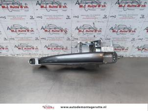 O182891 Gebruikte portiergreep 4deurs links-voor Peugeot 208