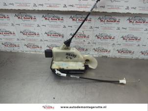 O182893 Gebruikte portierslot mechaniek 4deurs links-voor Peugeot 208