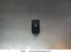 O182906 Gebruikte ruit schakelaar elektrisch Kia Cee'D