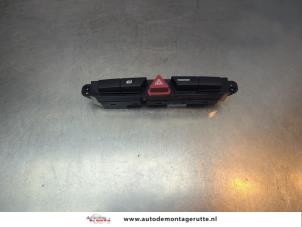 O182912 Gebruikte schakelaar paniekverlichting Kia Cee'D