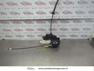 O182917 Gebruikte portierslot mechaniek 4deurs rechts-achter Kia Cee'D