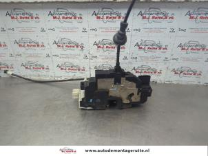 O182920 Gebruikte slotmechaniek portier 4deurs links-achter Kia Cee'D