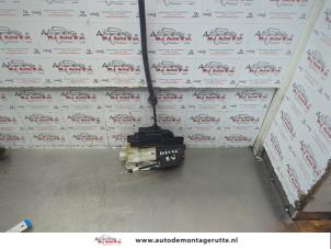O182922 Gebruikte portierslot mechaniek 4deurs rechts-voor Kia Cee'D