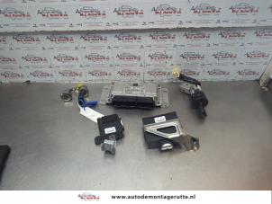 O182926 Gebruikte kontaktslot + computer Peugeot 107
