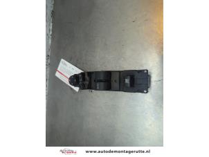O182937 Gebruikte combischakelaar ramen Mazda 2.