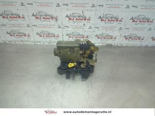 O182979 Gebruikte slotmechaniek portier 4deurs links-voor Renault Clio