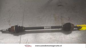 O183001 Gebruikte steekas rechts-voor Peugeot 208