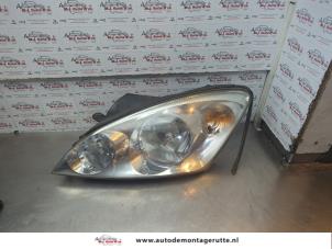 O183002 Gebruikte linker koplamp Kia Cee'D
