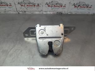 O183041 Gebruikte slotmechaniek achterklep Mercedes A-Klasse