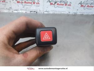 O183066 Gebruikte alarmlicht schakelaar Mitsubishi Carisma