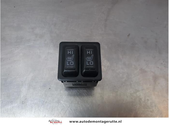 Gebruikte Schakelaar Stoelverwarming Mitsubishi Outlander O183119
