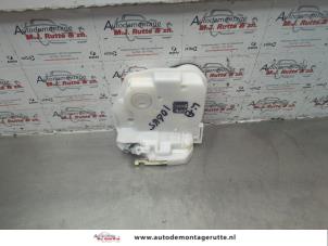 O183124 Gebruikte portierslot mechaniek 4deurs links-achter Mitsubishi Outlander