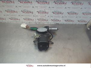 O183148 Gebruikte slotmechaniek achterklep Mitsubishi Outlander