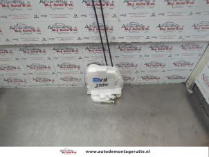 O183153 Gebruikte slotmechaniek portier 4deurs rechts-achter Mitsubishi Outlander