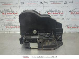 O183252 Gebruikte slotmechaniek portier 4deurs links-voor BMW 3-Serie