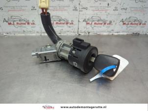 O183290 Gebruikte sleutel+contactslot Peugeot 107