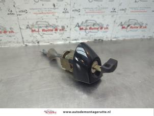 O183308 Gebruikte portierslot cilinder links BMW 1-Serie