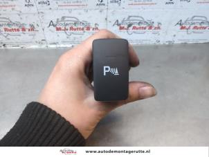 O183349 Gebruikte pdc schakelaar Honda Insight