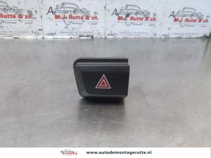 O183361 Gebruikte paniekverlichtings schakelaar Peugeot 208