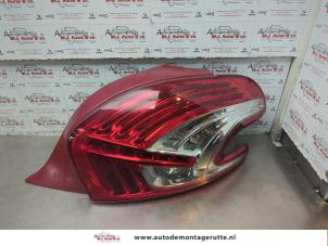 O183379 Gebruikte achterlicht rechts Peugeot 208