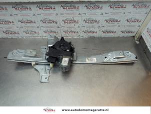 O183381 Gebruikte ruitmechaniek 4deurs rechts-voor Peugeot 208