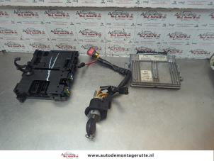 O183392 Gebruikte kontaktslot + computer Peugeot 206