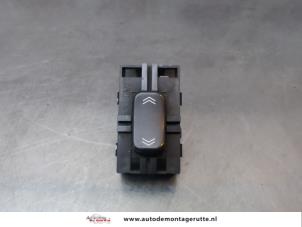 O183417 Gebruikte schakelaar elektrisch raam Cadillac CTS