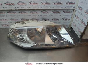 O183485 Gebruikte rechter koplamp Skoda Octavia