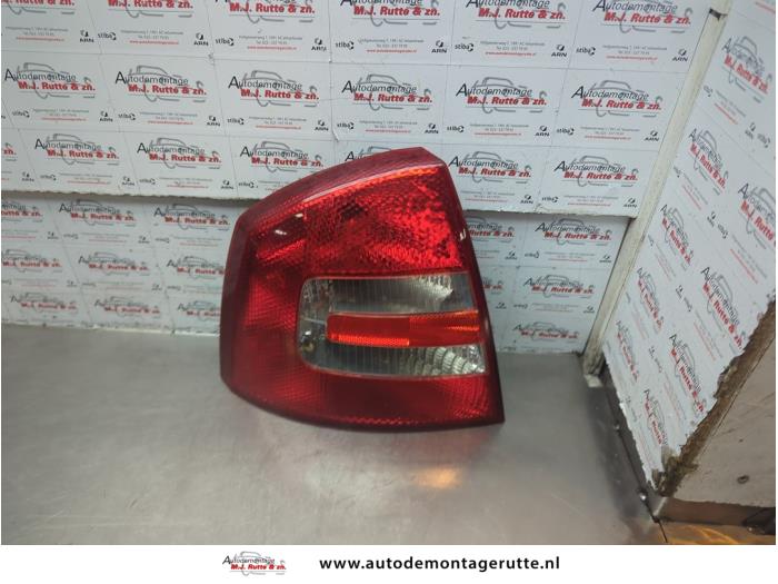 Gebruikte Achterlicht links Skoda Octavia O183518