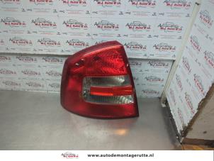 O183518 Gebruikte achterlicht links Skoda Octavia