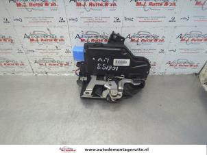 O183528 Gebruikte slotmechaniek portier 4deurs links-voor Skoda Octavia