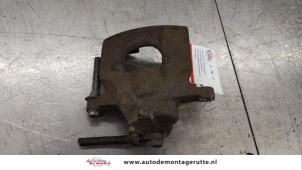 O183579 Gebruikte remklauw (tang) links-voor Peugeot 107