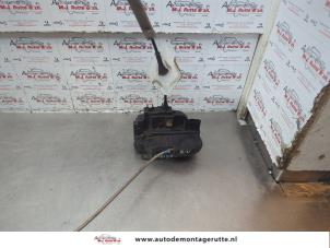 O183598 Gebruikte slotmechaniek portier 4deurs rechts-voor Nissan Qashqai