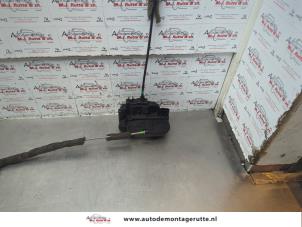 O183599 Gebruikte slotmechaniek portier 4deurs rechts-achter Nissan Qashqai