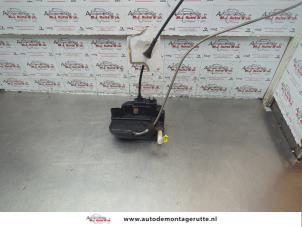 O183600 Gebruikte portierslot mechaniek 4deurs links-voor Nissan Qashqai