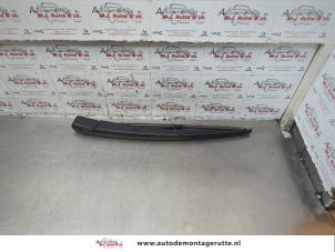 O183621 Gebruikte ruitenwisserarm achter Nissan Qashqai