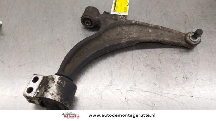Gebruikte Triangel rechts-voor Opel Astra O183639