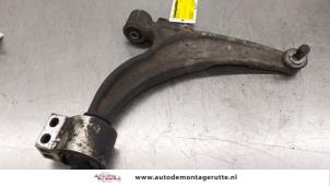 O183639 Gebruikte triangel rechts-voor Opel Astra