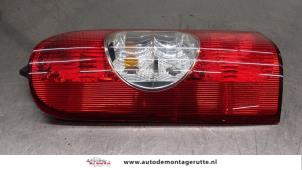 O183670 Gebruikte achterlicht links Opel Movano