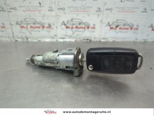 O183698 Gebruikte portierslot cilinder links Skoda Fabia
