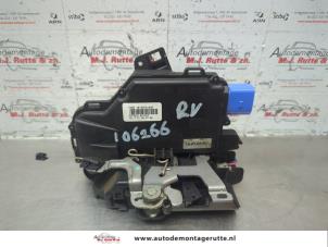 O183700 Gebruikte deurslot mechaniek 4deurs rechts-voor Skoda Roomster