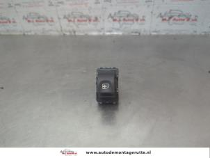 O183728 Gebruikte elektrisch raam schakelaar Renault Megane