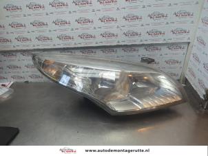 O183737 Gebruikte rechter koplamp Renault Megane